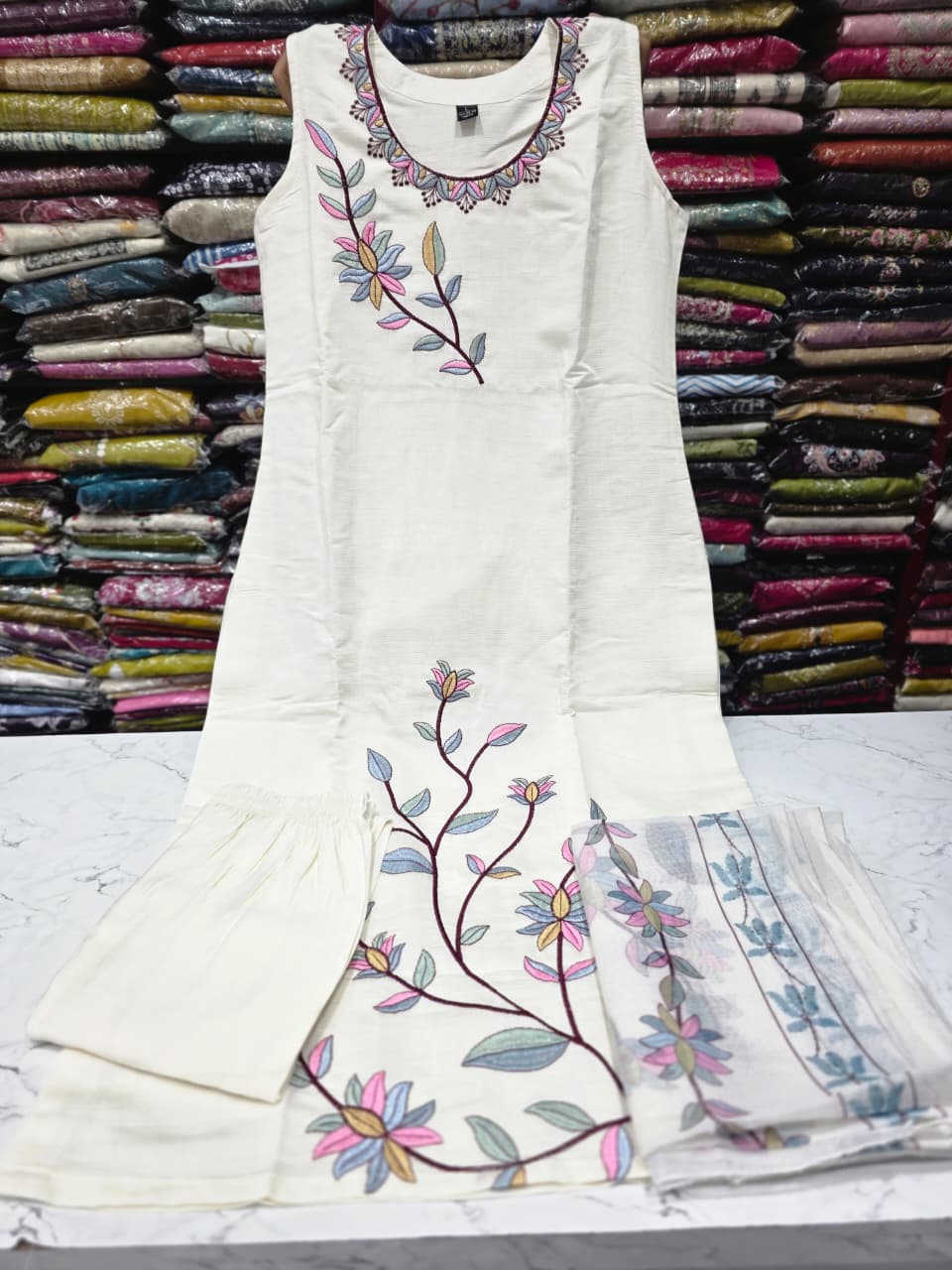 Off White Embroidered Kurta Pant with Printed Dupatta | Women's Elegant 3-Piece Suit Set
